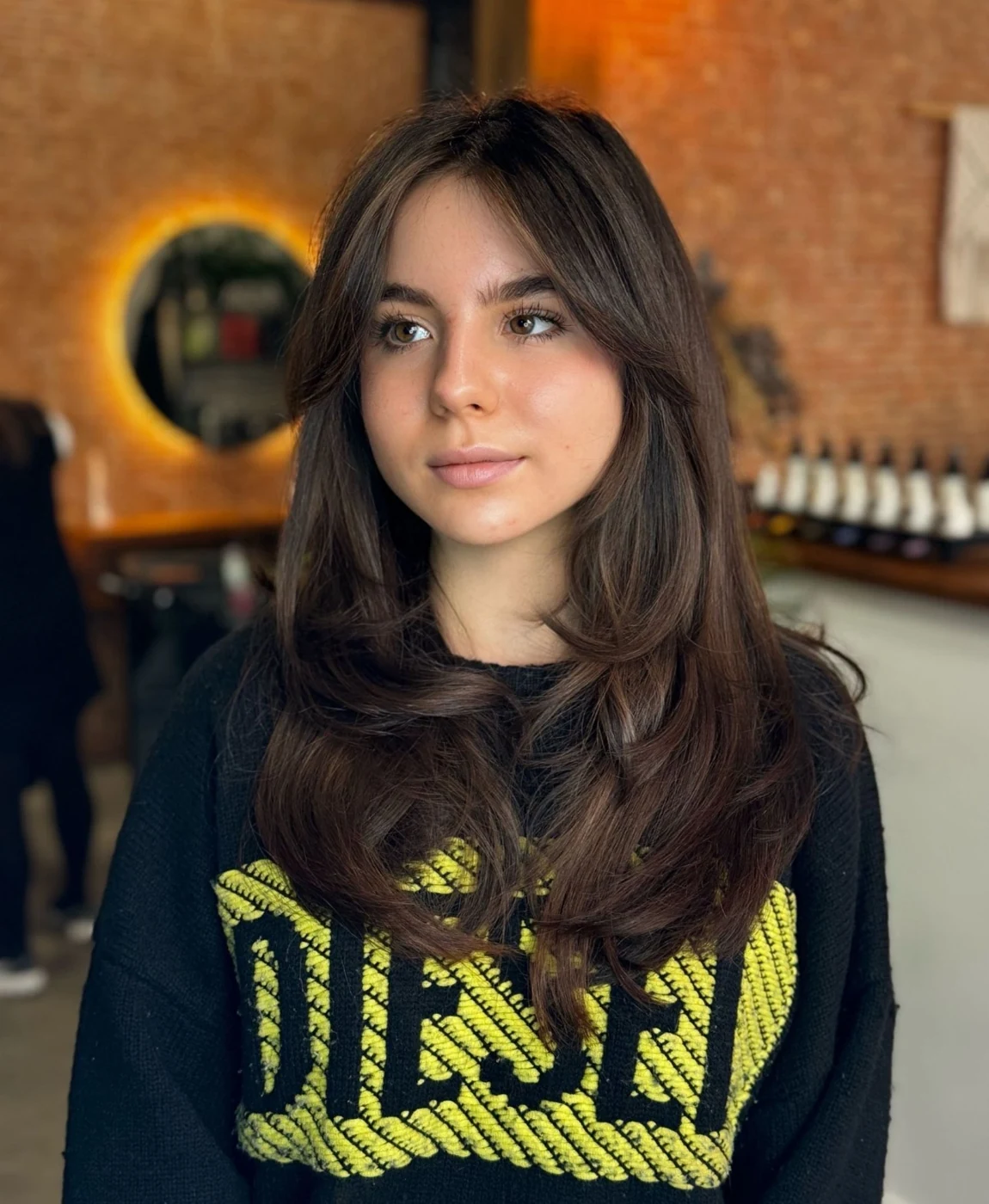 Corte y styling con movimiento natural realizado en La Urbana